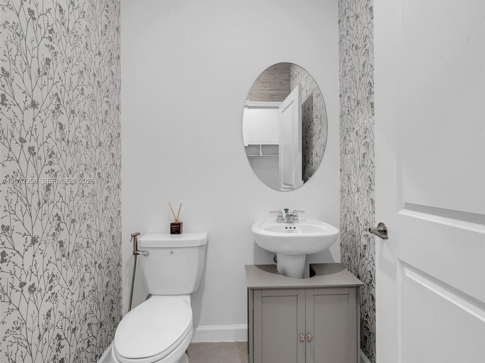 For Sale: $819,000 (5 beds, 3 baths, 3150 Square Feet)