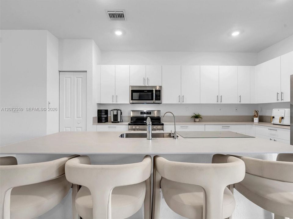 For Sale: $819,000 (5 beds, 3 baths, 3150 Square Feet)