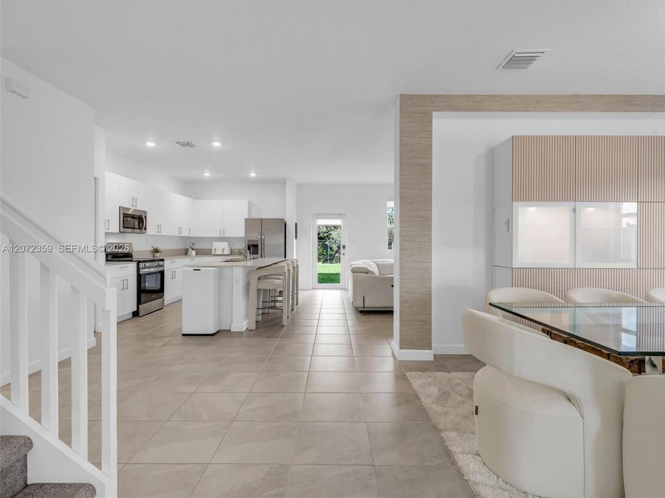For Sale: $819,000 (5 beds, 3 baths, 3150 Square Feet)