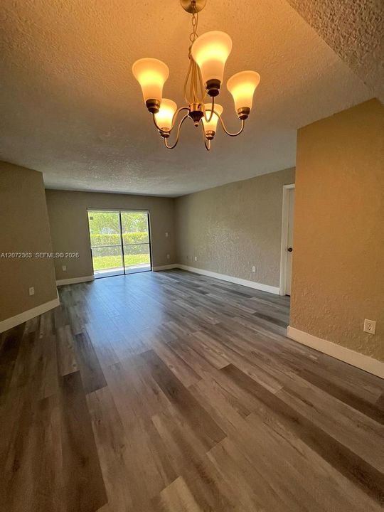 For Rent: $2,400 (2 beds, 2 baths, 1018 Square Feet)