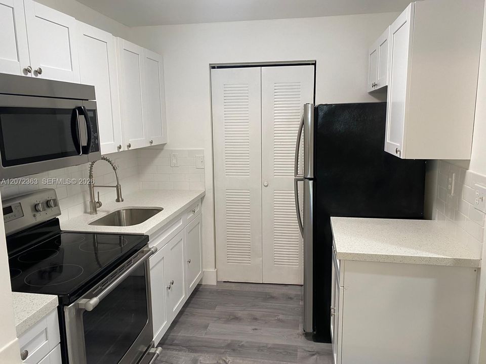 For Rent: $2,400 (2 beds, 2 baths, 1018 Square Feet)