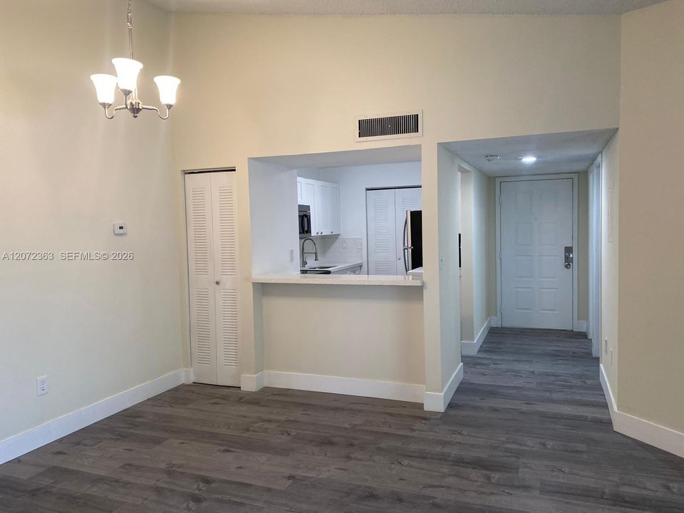 For Rent: $2,400 (2 beds, 2 baths, 1018 Square Feet)