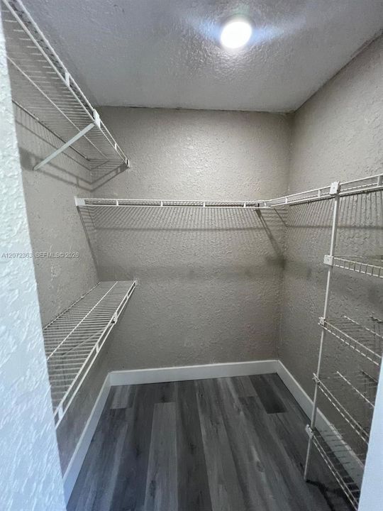 For Rent: $2,400 (2 beds, 2 baths, 1018 Square Feet)