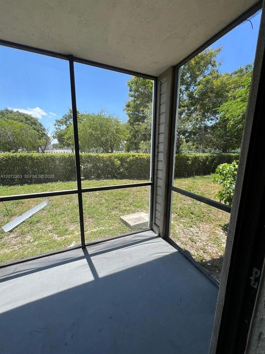 For Rent: $2,400 (2 beds, 2 baths, 1018 Square Feet)