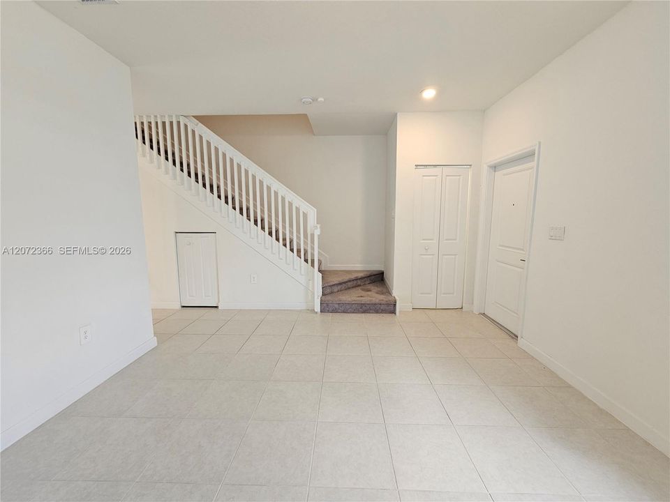 En Venta: $427,500 (3 camas, 2 baños, 1393 Pies cuadrados)