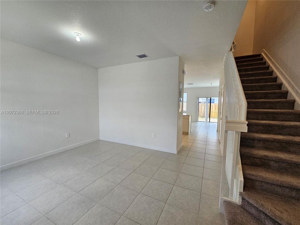 En Venta: $427,500 (3 camas, 2 baños, 1393 Pies cuadrados)