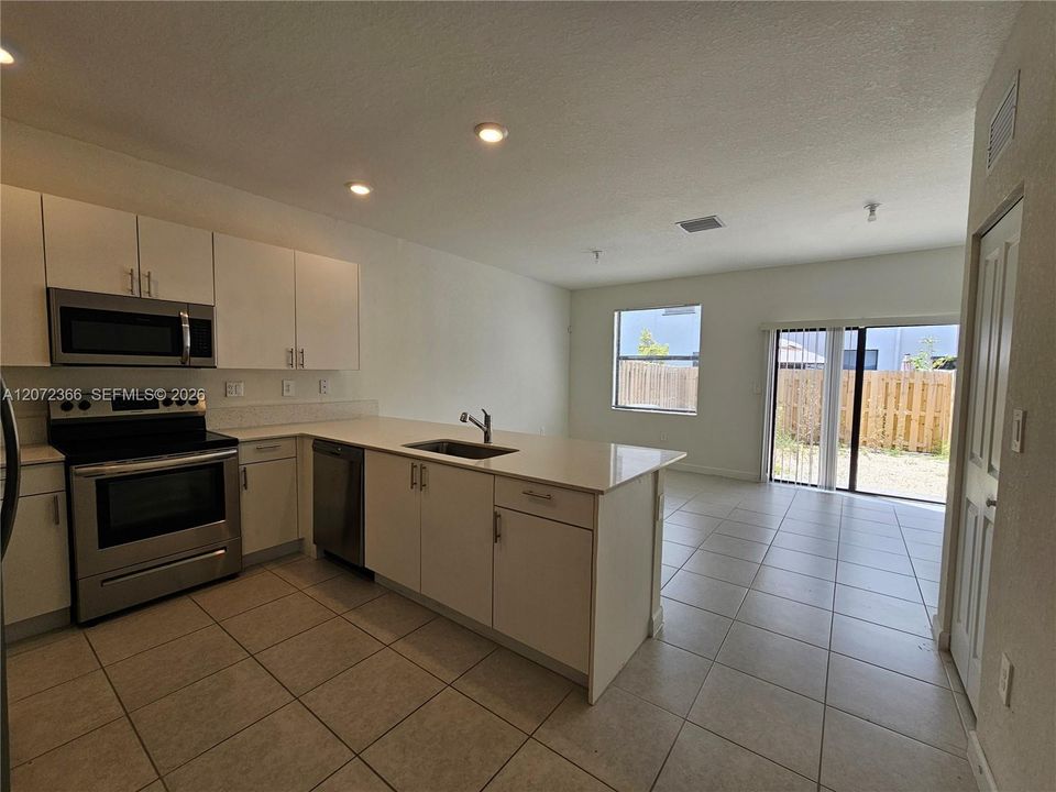 En Venta: $427,500 (3 camas, 2 baños, 1393 Pies cuadrados)