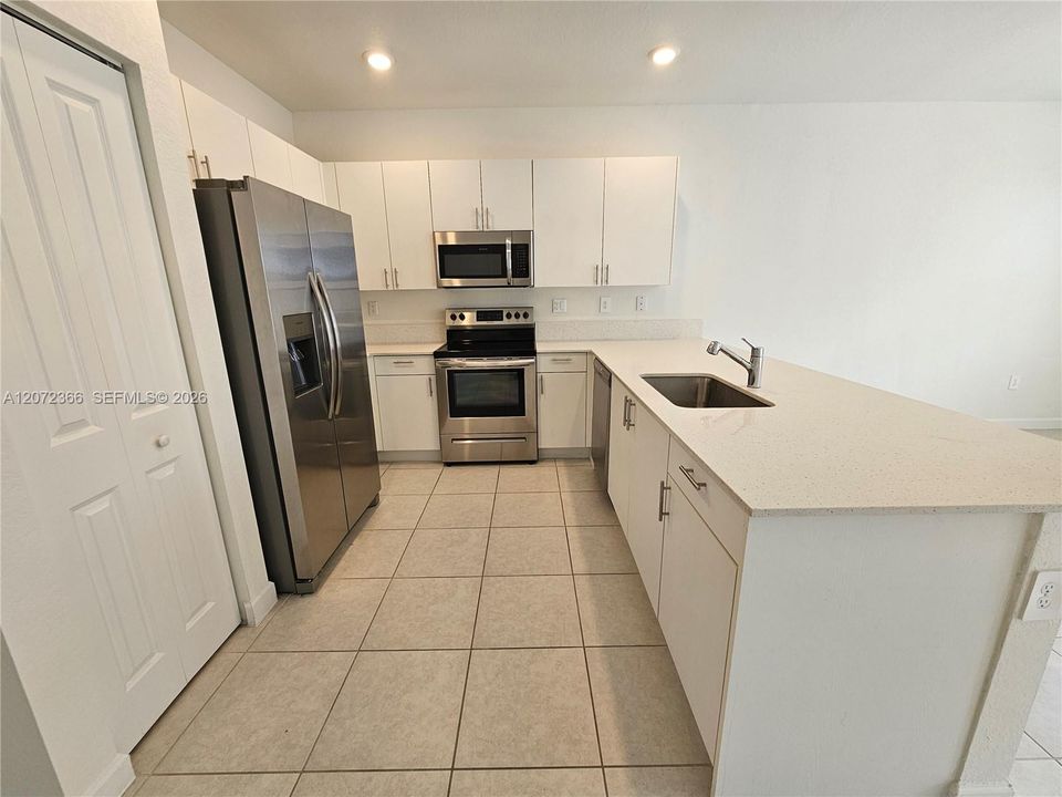 En Venta: $427,500 (3 camas, 2 baños, 1393 Pies cuadrados)