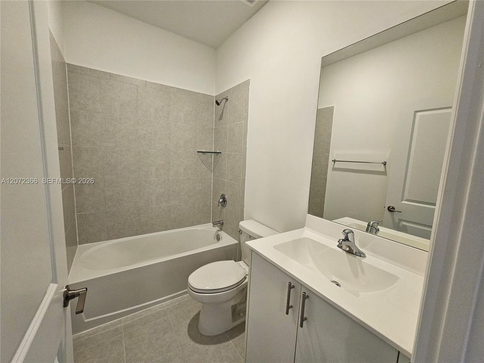 En Venta: $427,500 (3 camas, 2 baños, 1393 Pies cuadrados)