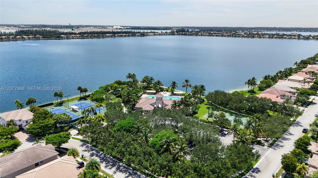 For Sale: $995,000 (4 beds, 4 baths, 2953 Square Feet)