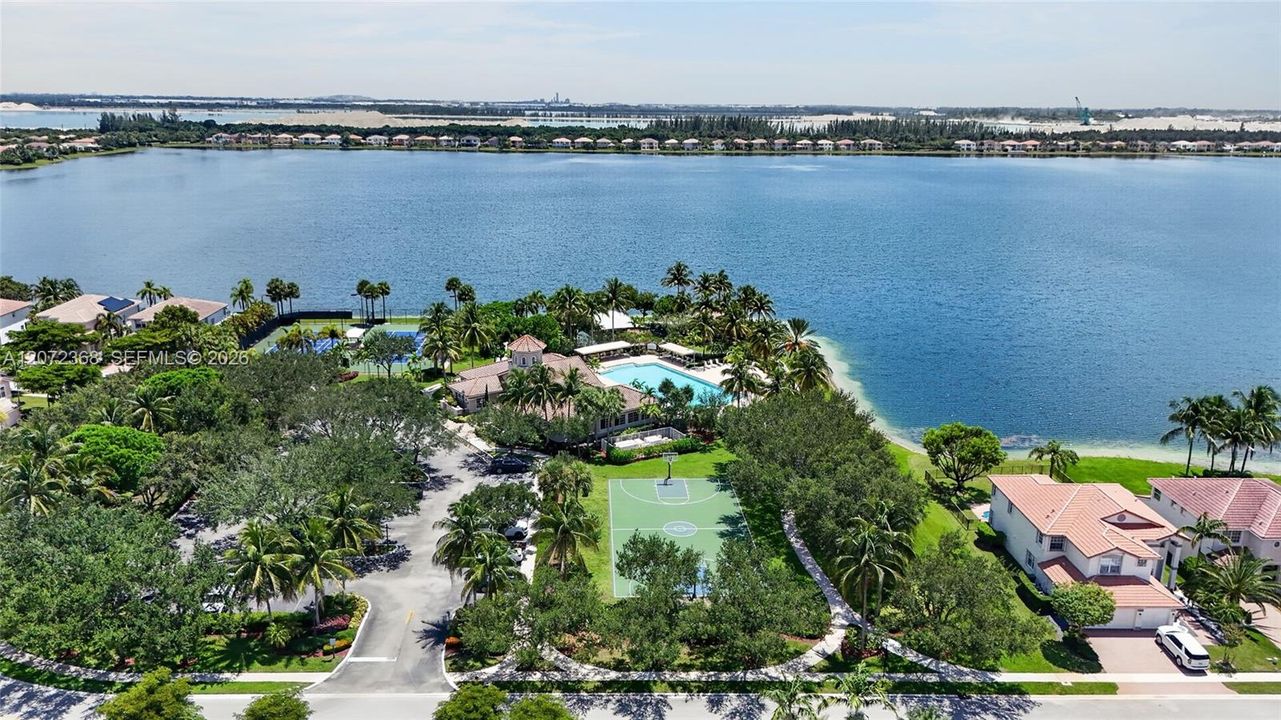 For Sale: $995,000 (4 beds, 4 baths, 2953 Square Feet)