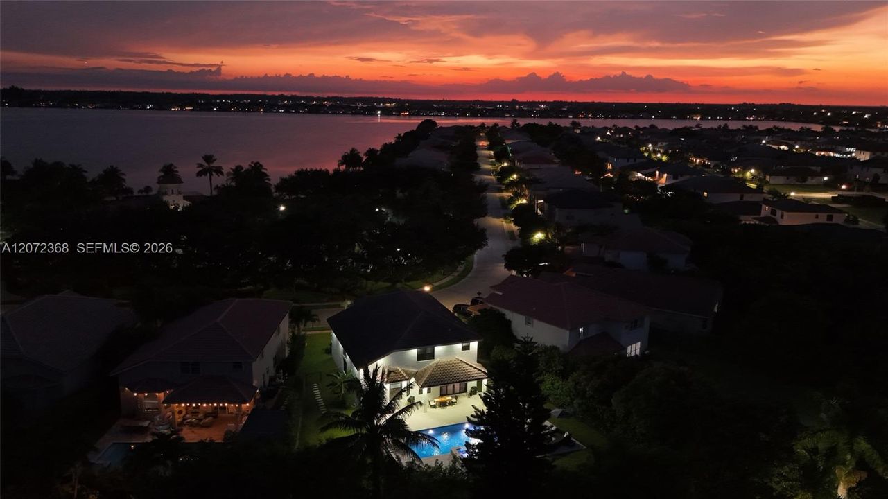 For Sale: $995,000 (4 beds, 4 baths, 2953 Square Feet)