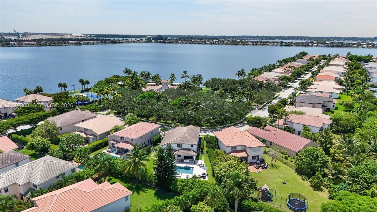 For Sale: $995,000 (4 beds, 4 baths, 2953 Square Feet)