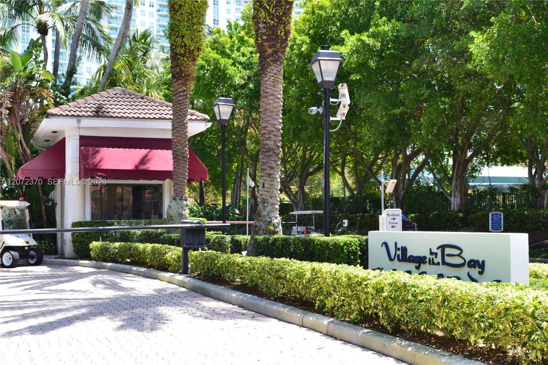 For Sale: $435,000 (2 beds, 2 baths, 1077 Square Feet)