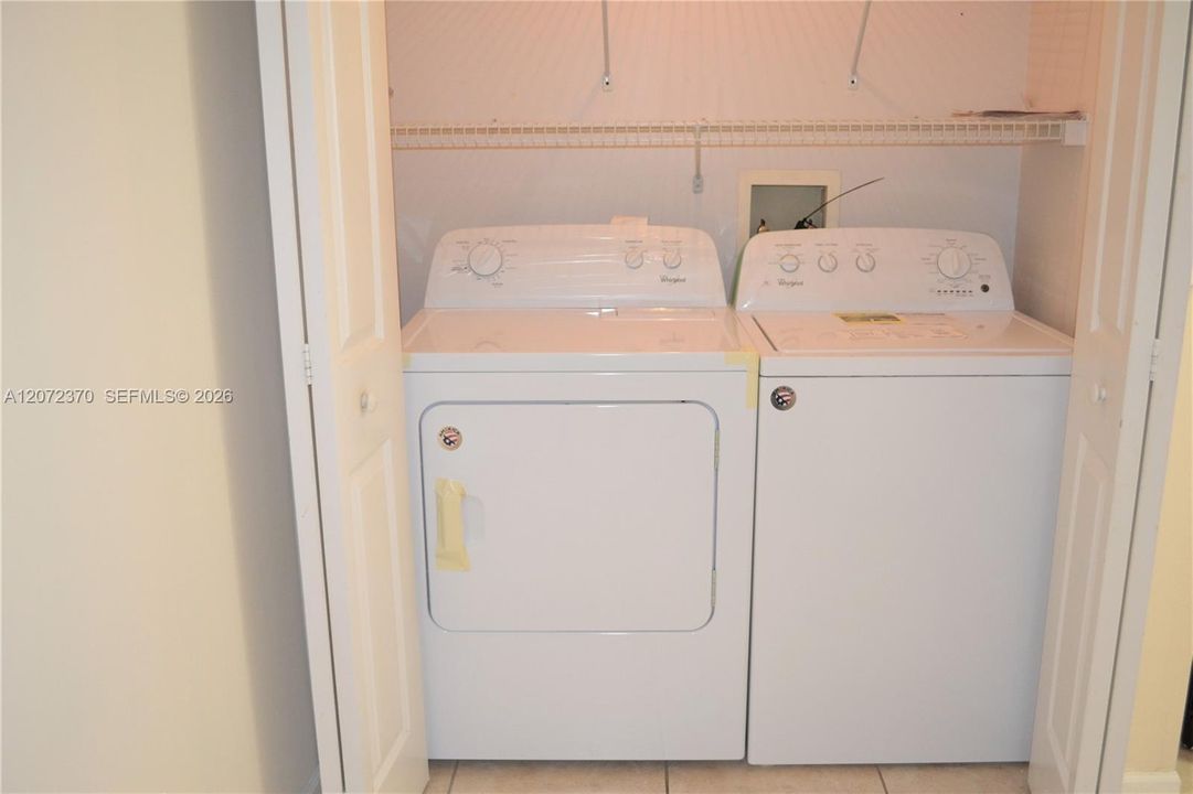For Sale: $435,000 (2 beds, 2 baths, 1077 Square Feet)