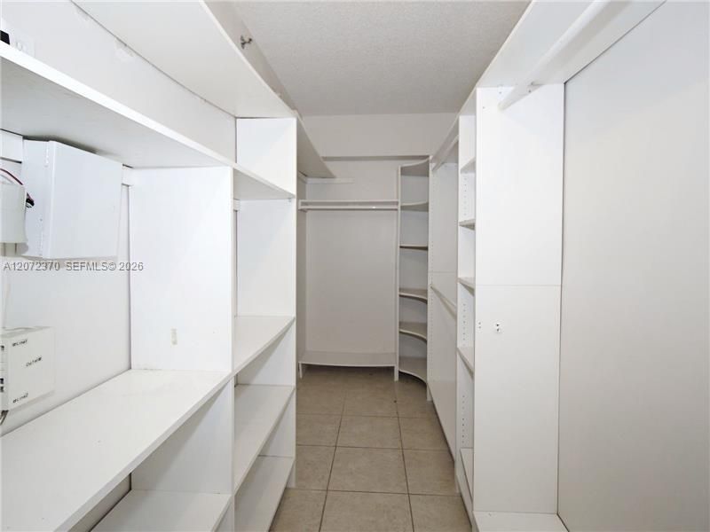 For Sale: $435,000 (2 beds, 2 baths, 1077 Square Feet)