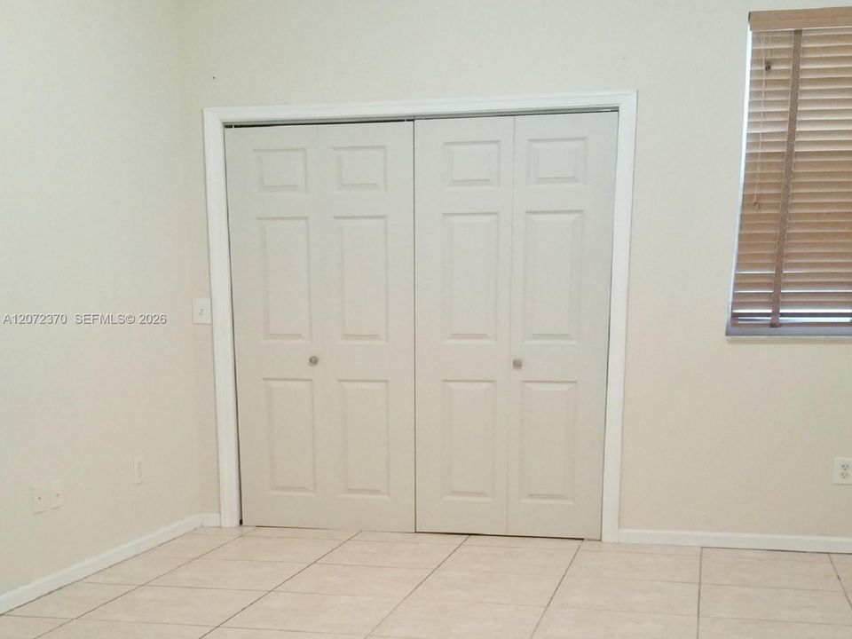 For Sale: $435,000 (2 beds, 2 baths, 1077 Square Feet)