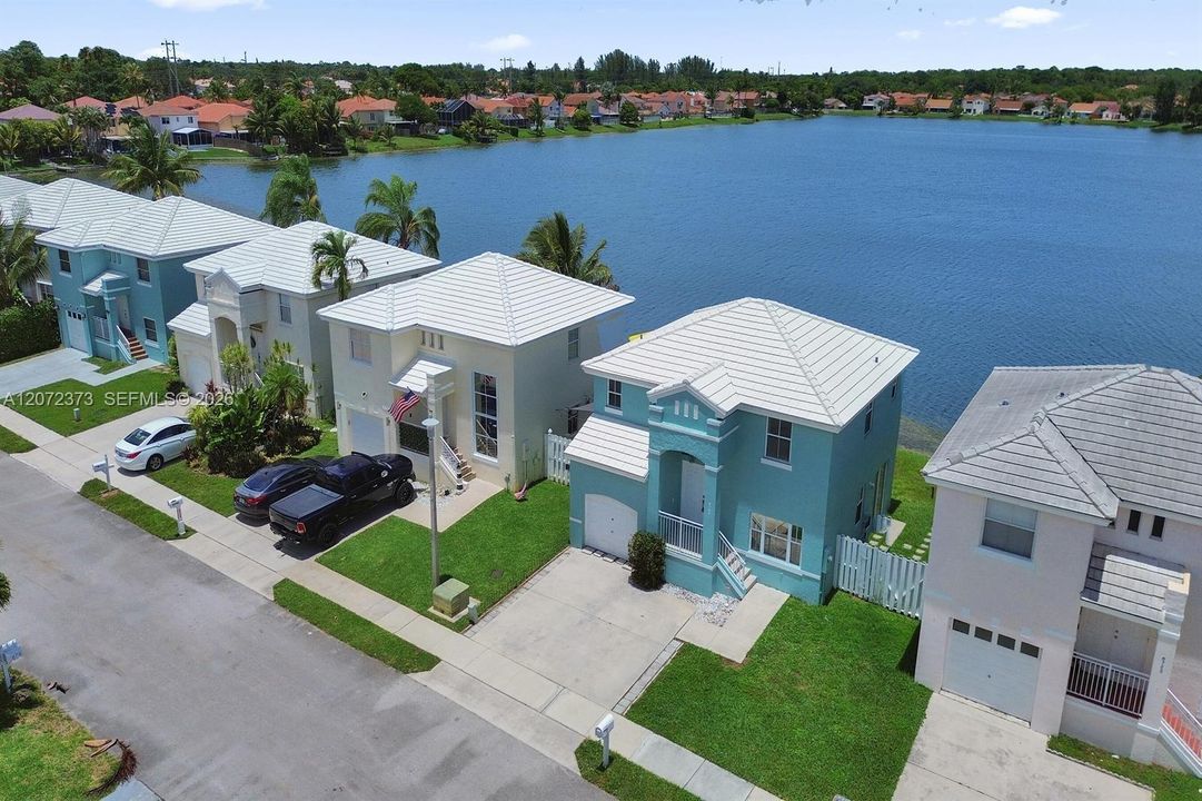 En Venta: $499,800 (3 camas, 2 baños, 1500 Pies cuadrados)