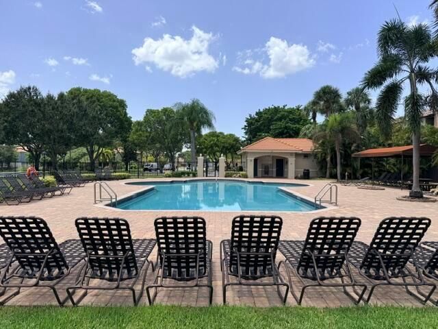 Meadow Lakes Pool