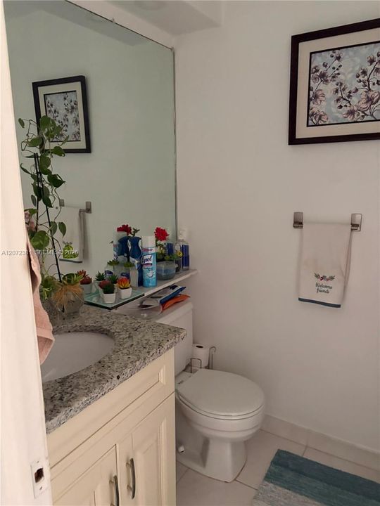 For Rent: $1,400 (1 beds, 1 baths, 720 Square Feet)