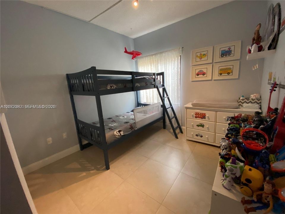 For Rent: $2,800 (3 beds, 2 baths, 1233 Square Feet)