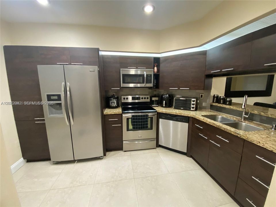 For Rent: $2,800 (3 beds, 2 baths, 1233 Square Feet)