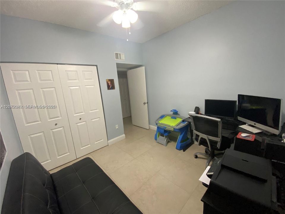 For Rent: $2,800 (3 beds, 2 baths, 1233 Square Feet)