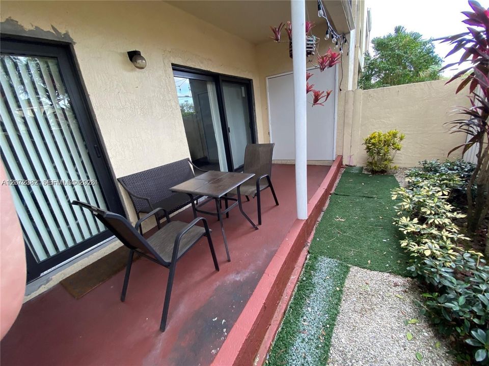 For Rent: $2,800 (3 beds, 2 baths, 1233 Square Feet)