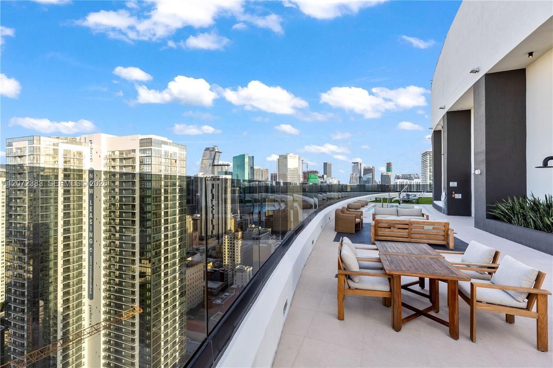 For Rent: $3,400 (1 beds, 1 baths, 558 Square Feet)