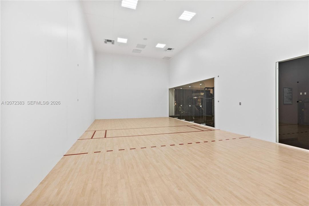 For Rent: $3,400 (1 beds, 1 baths, 558 Square Feet)