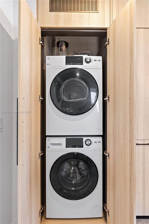 For Rent: $3,400 (1 beds, 1 baths, 558 Square Feet)
