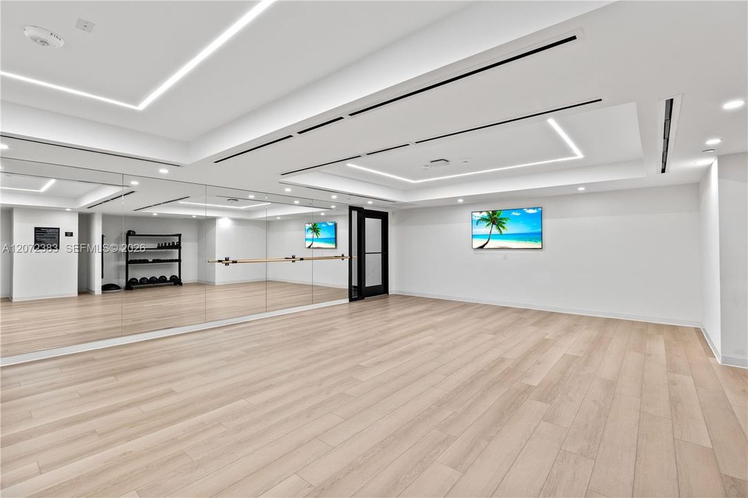 For Rent: $3,400 (1 beds, 1 baths, 558 Square Feet)