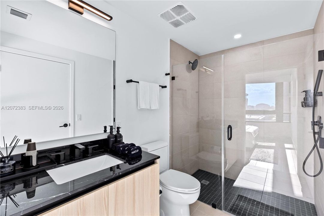 For Rent: $3,400 (1 beds, 1 baths, 558 Square Feet)