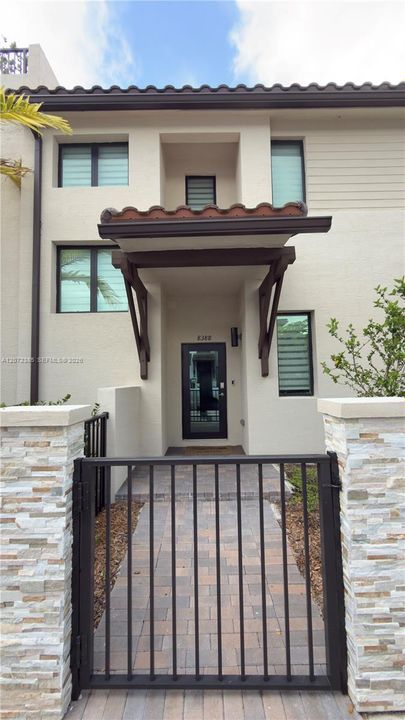 For Rent: $5,500 (3 beds, 3 baths, 1894 Square Feet)
