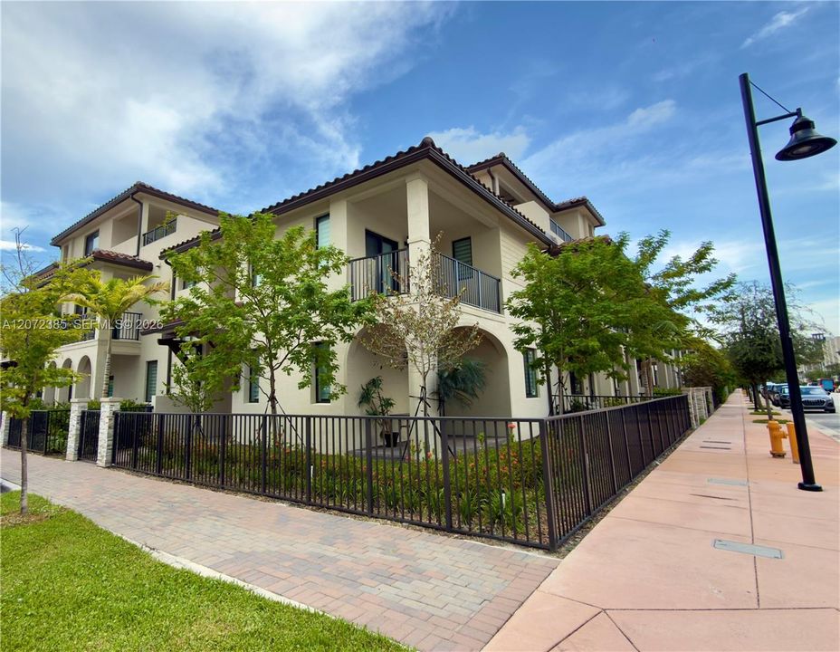 For Rent: $5,500 (3 beds, 3 baths, 1894 Square Feet)
