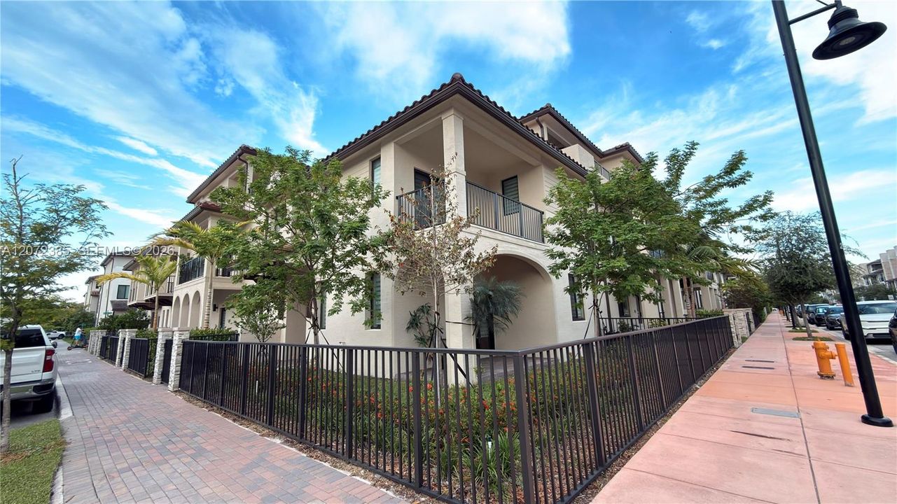 For Rent: $5,500 (3 beds, 3 baths, 1894 Square Feet)