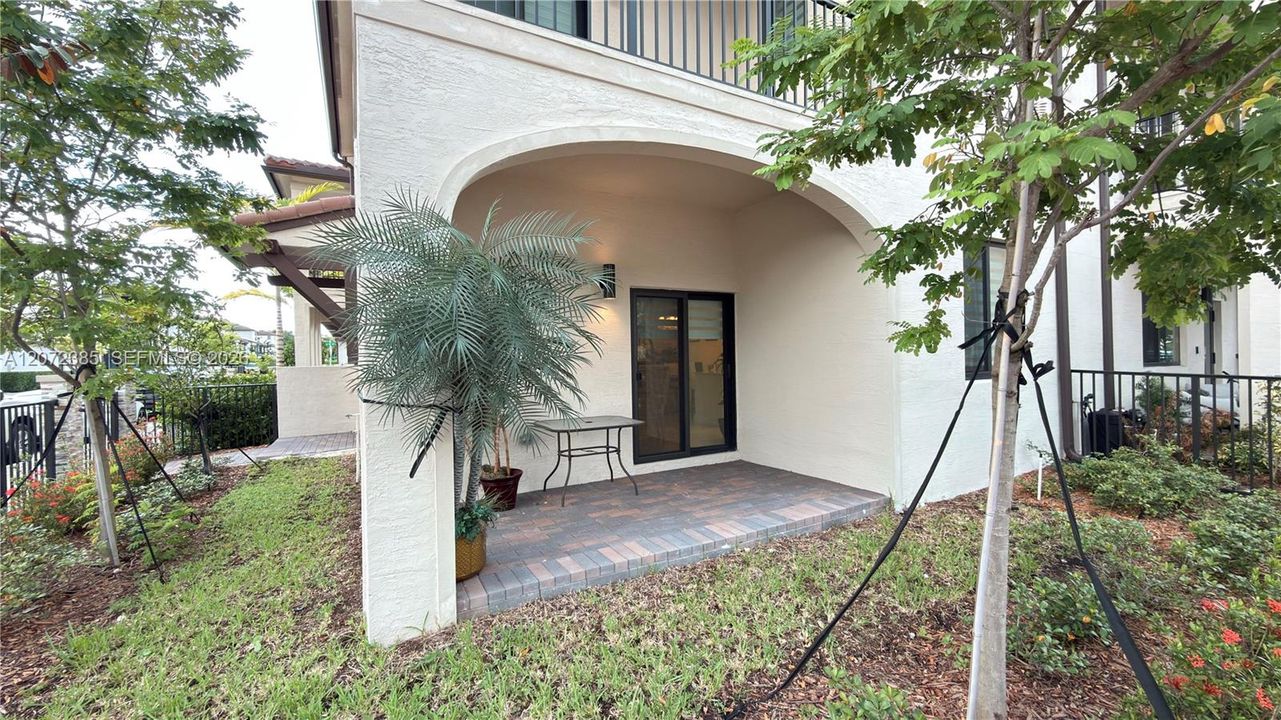 For Rent: $5,500 (3 beds, 3 baths, 1894 Square Feet)