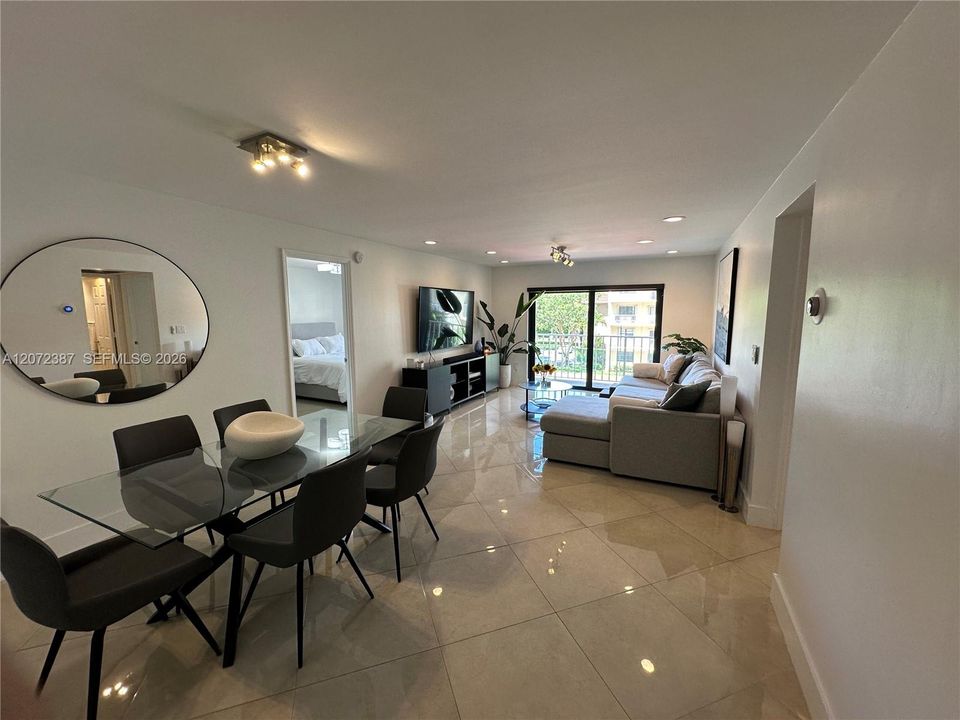 For Rent: $2,500 (2 beds, 2 baths, 968 Square Feet)