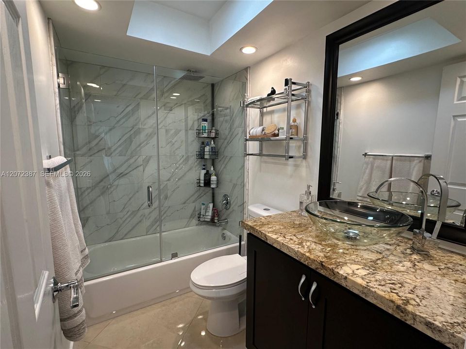 For Rent: $2,500 (2 beds, 2 baths, 968 Square Feet)