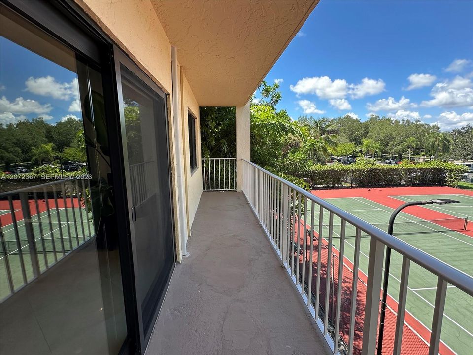 For Rent: $2,500 (2 beds, 2 baths, 968 Square Feet)