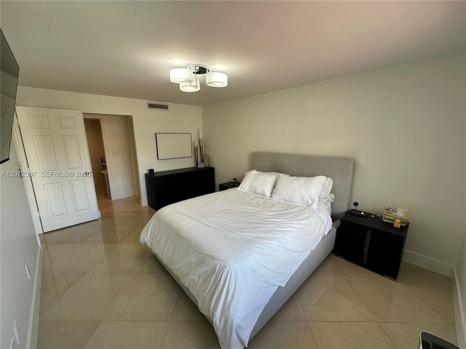 For Rent: $2,500 (2 beds, 2 baths, 968 Square Feet)