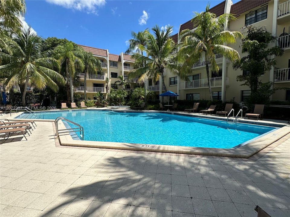 For Rent: $2,500 (2 beds, 2 baths, 968 Square Feet)