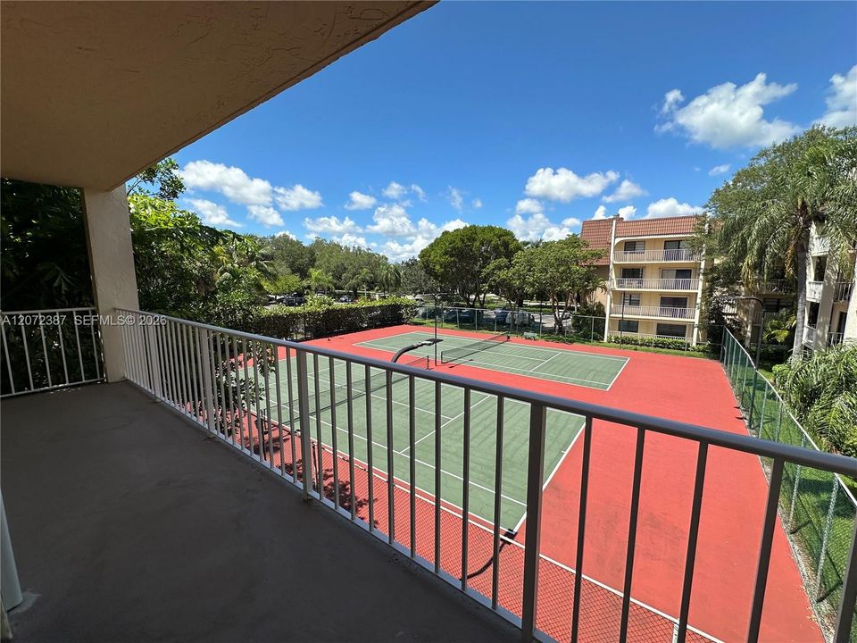 For Rent: $2,500 (2 beds, 2 baths, 968 Square Feet)
