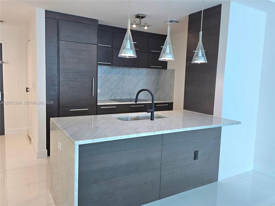 В аренду: $4,500 (1 спален, 2 ванн, 1031 Квадратных фут)