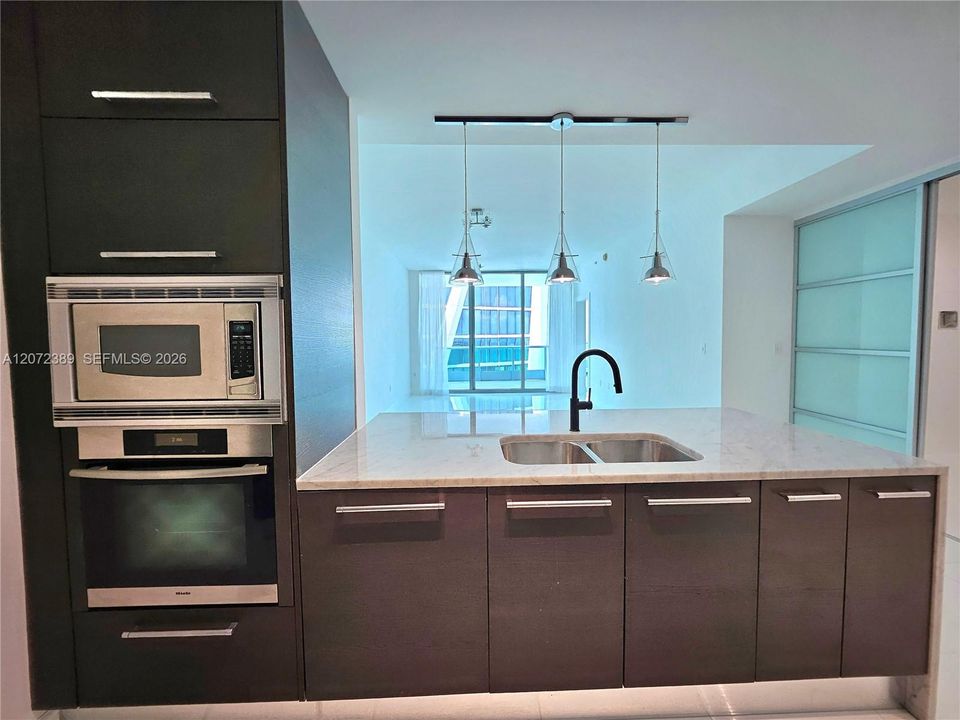 В аренду: $4,500 (1 спален, 2 ванн, 1031 Квадратных фут)