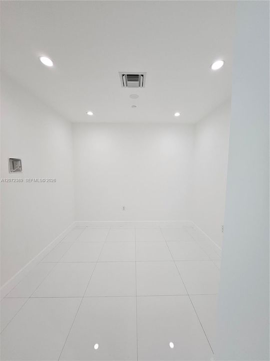 В аренду: $4,500 (1 спален, 2 ванн, 1031 Квадратных фут)