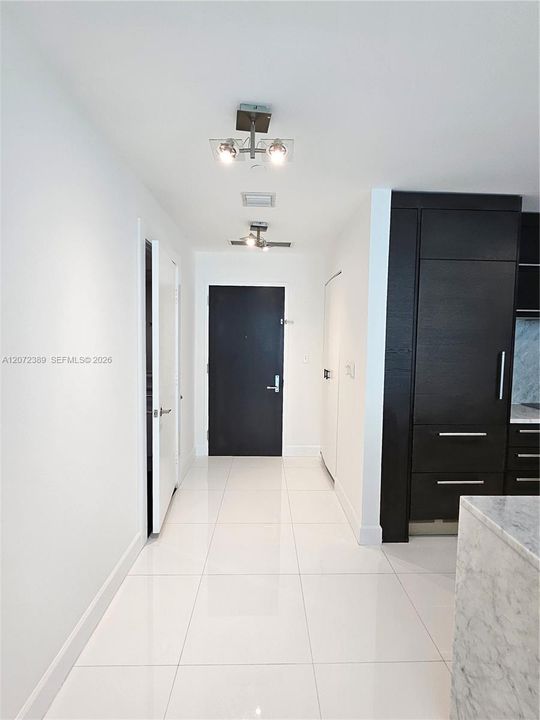В аренду: $4,500 (1 спален, 2 ванн, 1031 Квадратных фут)