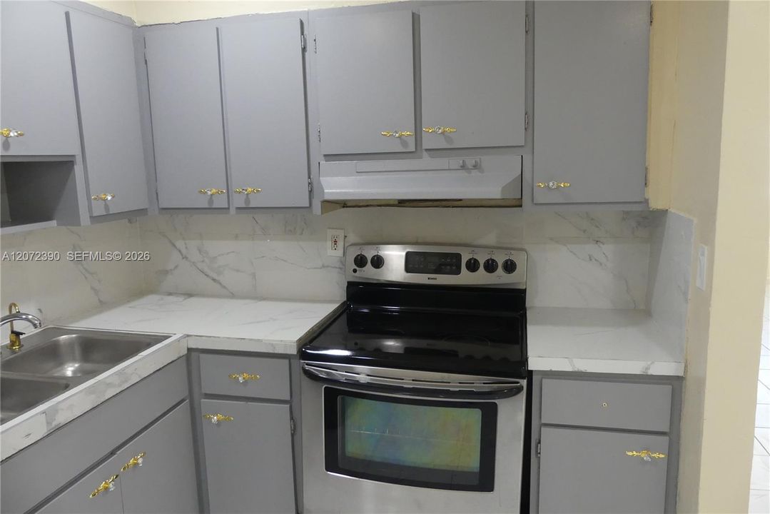For Rent: $3,150 (3 beds, 2 baths, 1681 Square Feet)