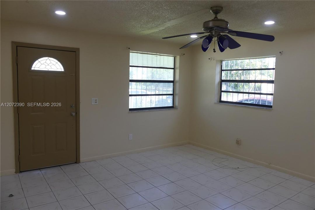 For Rent: $3,150 (3 beds, 2 baths, 1681 Square Feet)