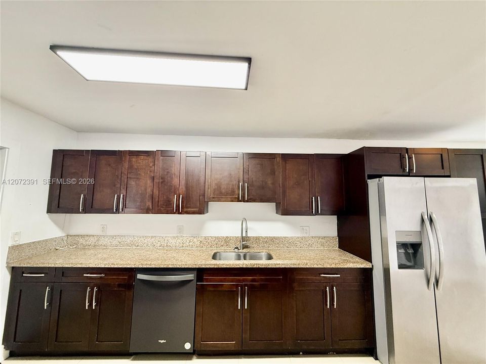 В аренду: $2,200 (3 спален, 2 ванн, 1179 Квадратных фут)